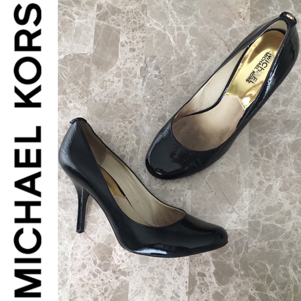 Michael Kors black rounded toe pumps